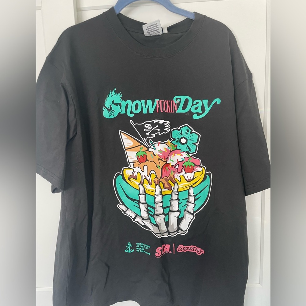 SnowDay Designer  Black Graphic T-Shirt